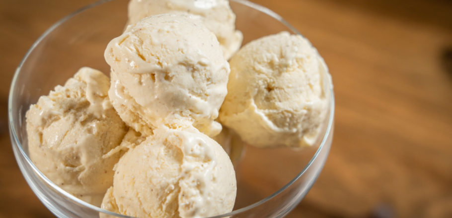 vanilla ice cream with vanilla bean