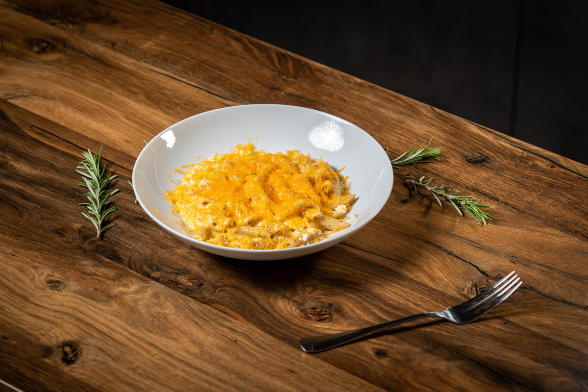 mac and cheese dish