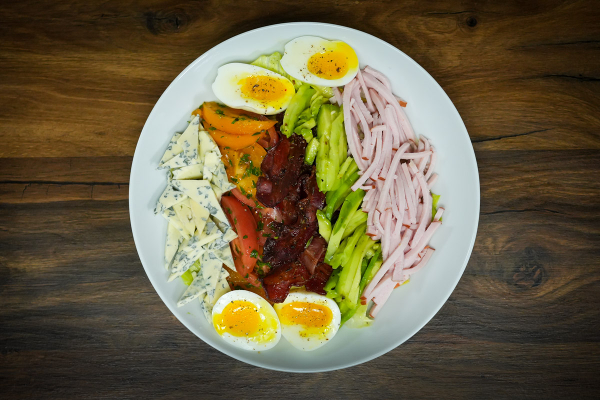 what is in a cobb salad