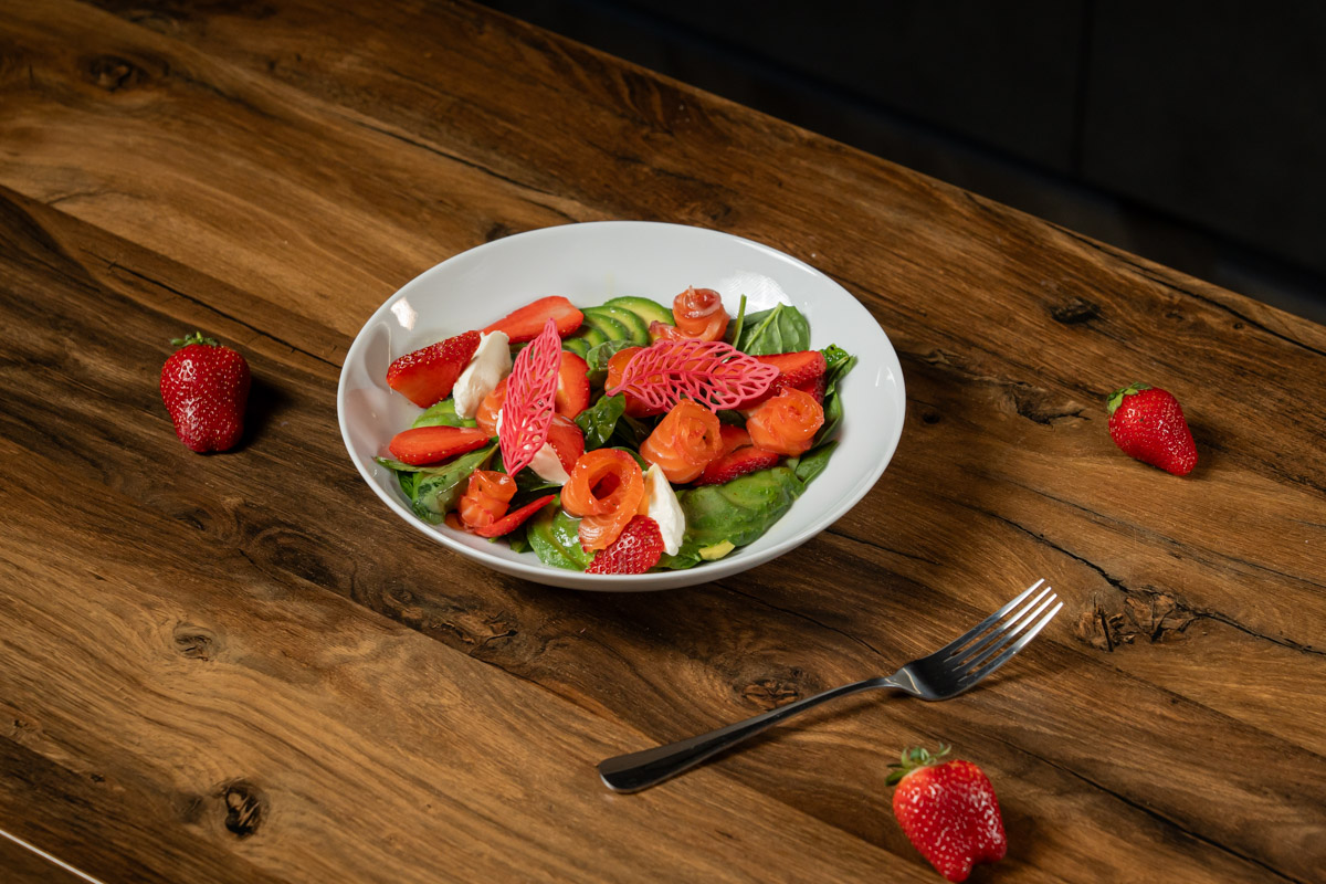 how to cook salad with salmon and strawberries