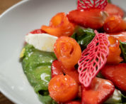 easy recipe for salad with salmon gravlax and strawberrie