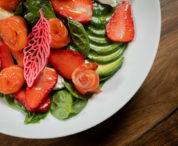 quick recipe for salad with salmon and strawberries