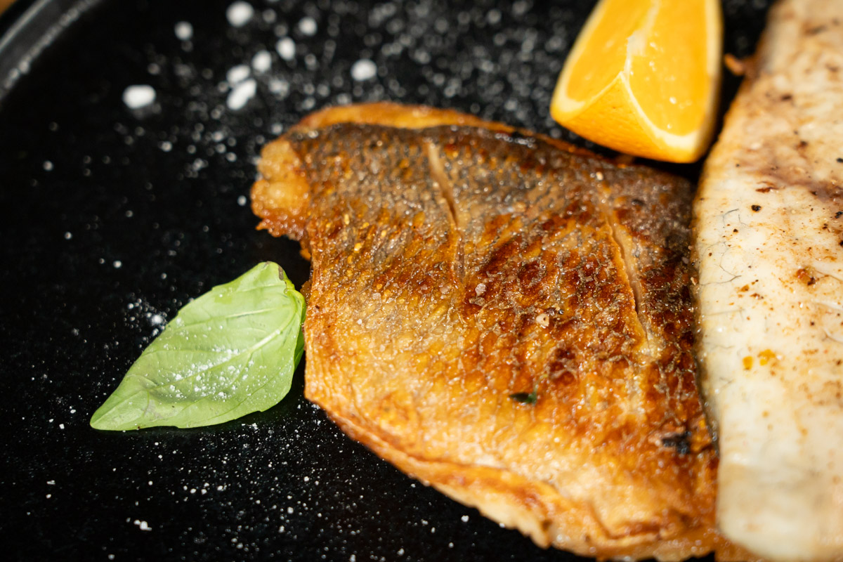 how to prepare crispy pan-fried fillet of dorado