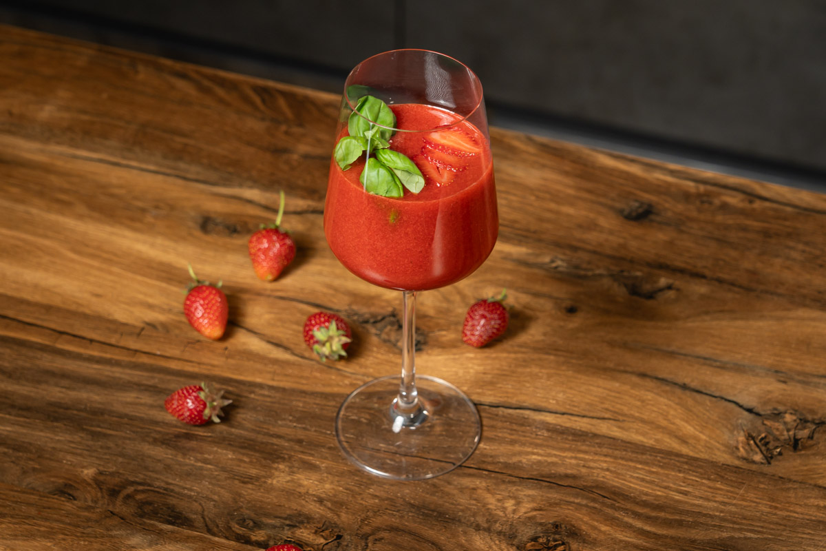 how to make strawberry basil smoothie