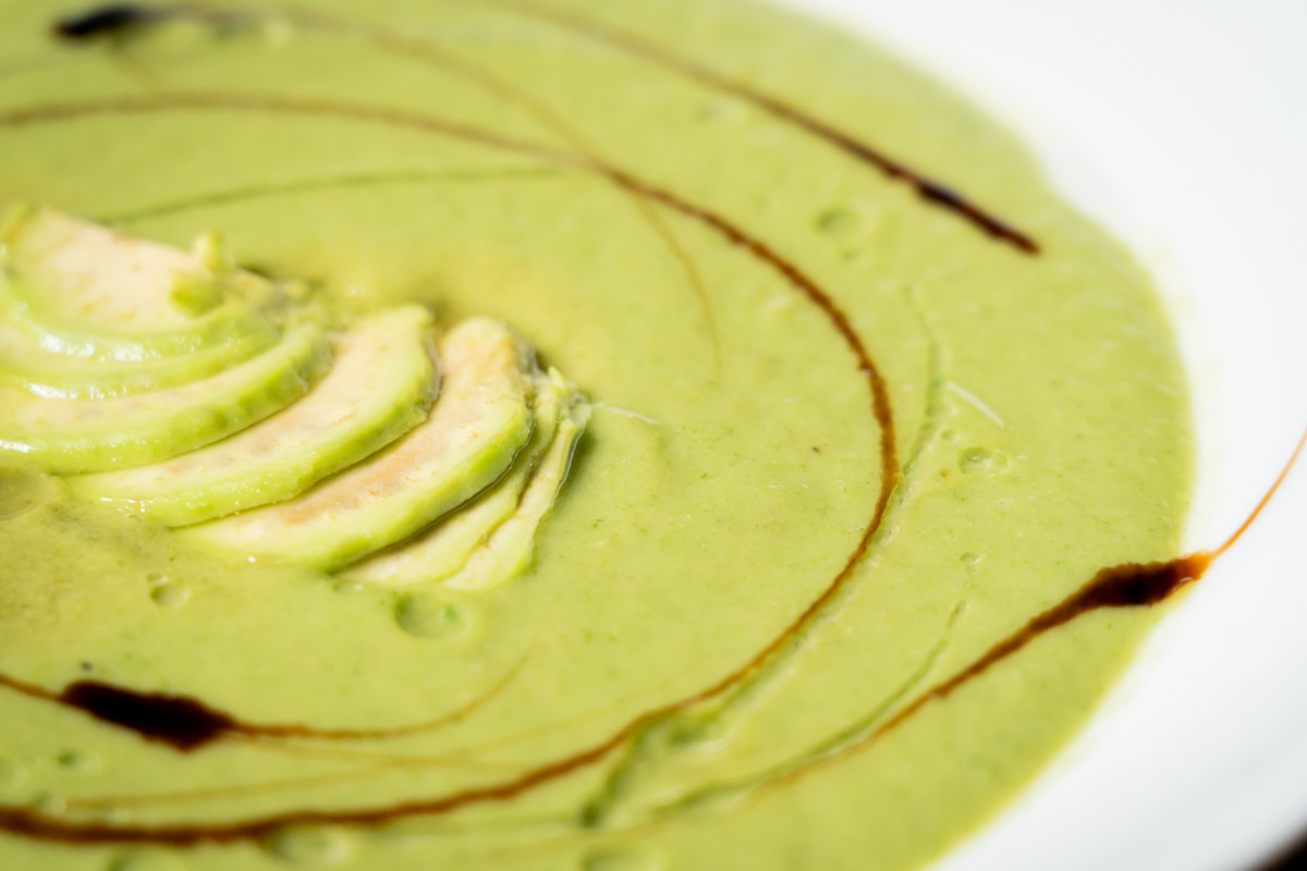 how to cook homemade avocado and zucchini soup