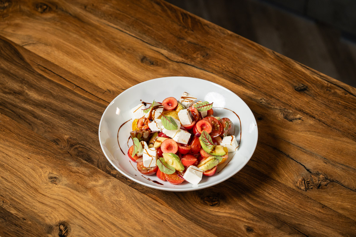 how to prepare homemade cherry and feta salad